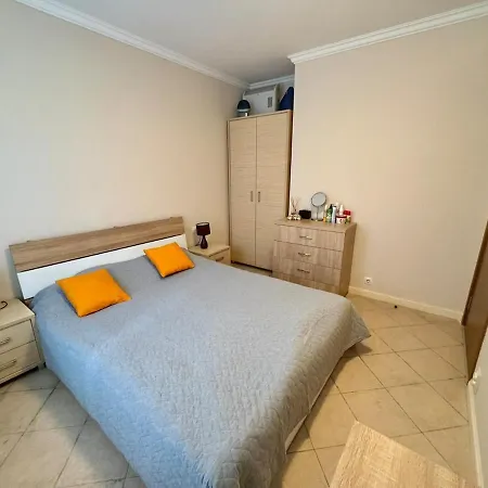 At The Seaside سوزوبول