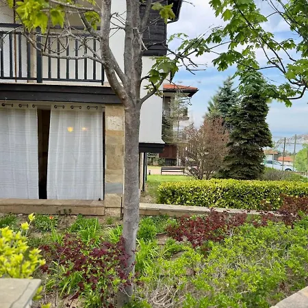 At The Seaside شقة *