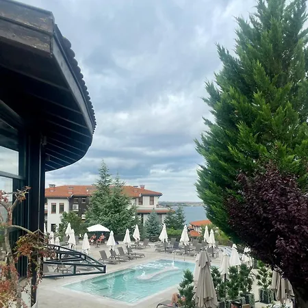 At The Seaside شقة